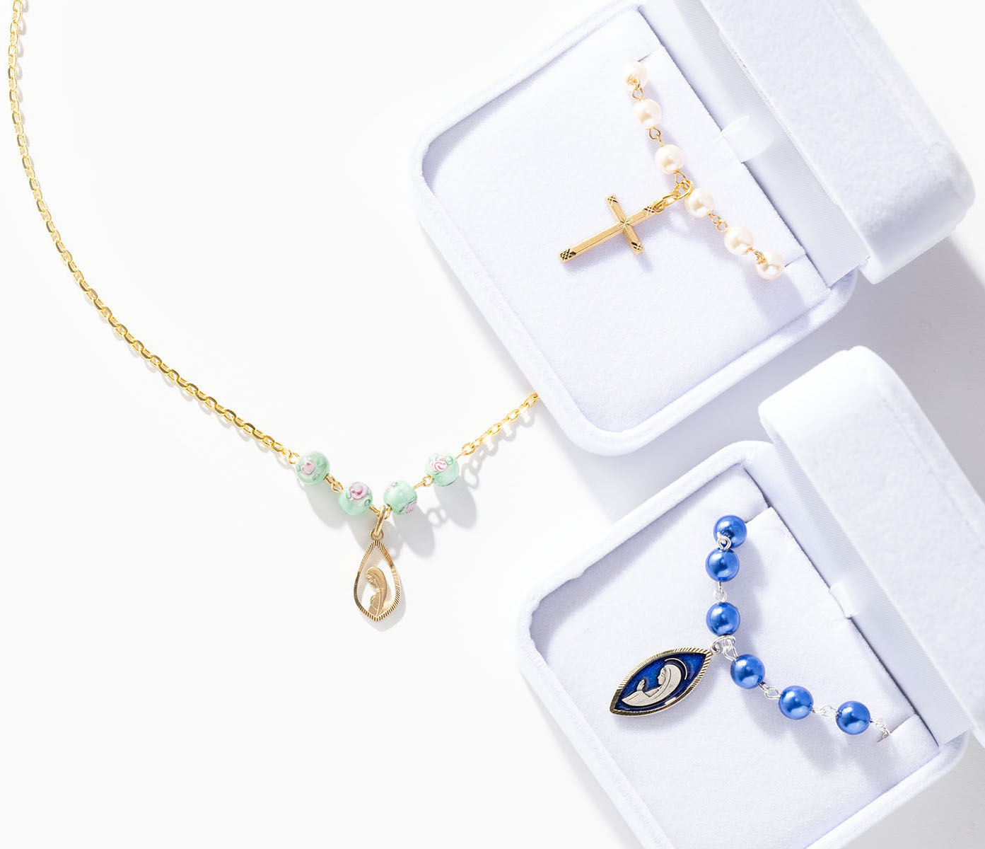 Lightweight necklaces with meaningful medals
