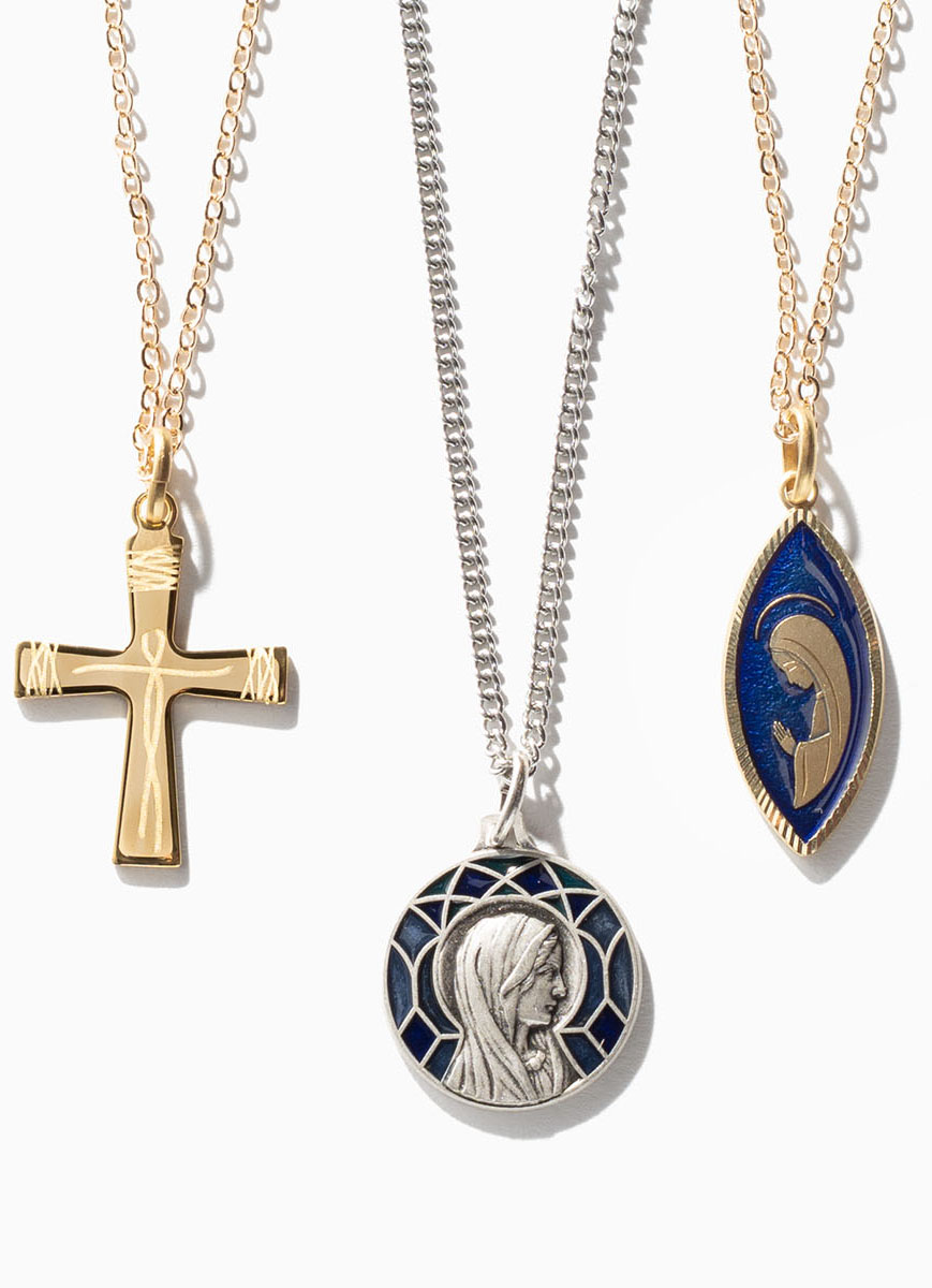 Pendants with chain, crafted in France